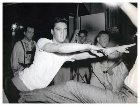 Elvis Presley Army, Elvis Presley Images, Young Elvis, Little Buddha, Elvis Presley Pictures, Burning Love, Elvis And Priscilla, Elvis Movies, Elvis Presley Photos