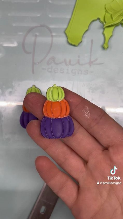 Pumpkin Clay Earrings, Halloween Purple, Stacked Pumpkins, Pink Pumpkins, Earring Tutorial, Polymer Clay Tutorial, Polymer Clay Creations, Clay Tutorials, Polymer Clay Art