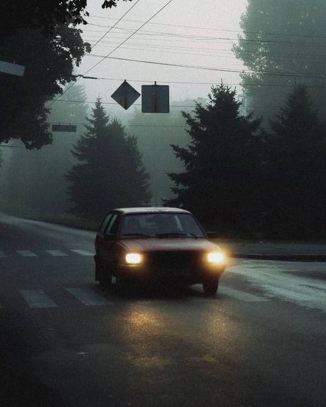 Spooky Landscape, Alan Wake, Car Scene, 80s Photos, The Heist, Grey Car, Car Silhouette, Image Film, Mystery Pictures