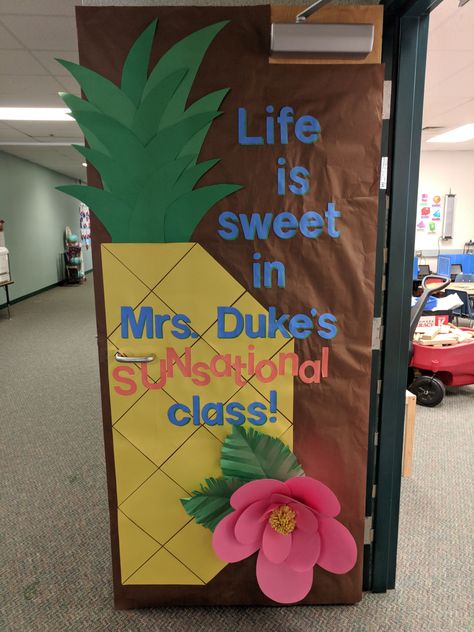 Teacher Appreciation Door Decorations Hawaiian, Pineapple Door Decoration, Tropical Classroom Theme Bulletin Boards, Hawaiian Teacher Appreciation Door, Hawaiian Theme Classroom Door, Ohana Bulletin Board Ideas, Tropical Classroom Door Decor, Beach Theme Door Decorations Classroom, Hawaiian Classroom Door