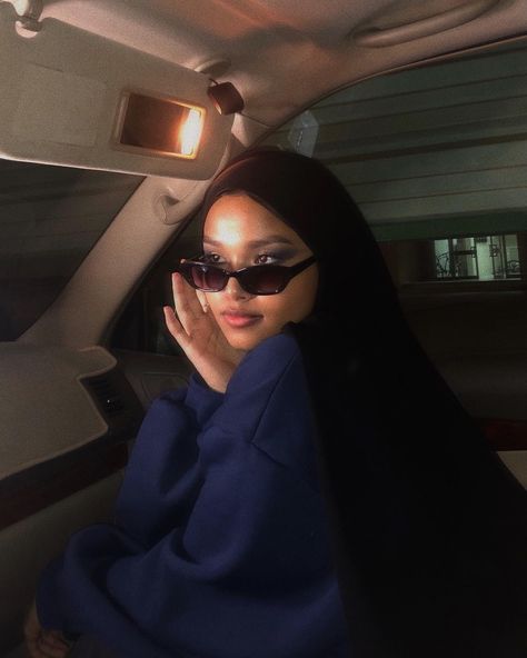 Hijabi Ig Pics, Hijabi Sunglasses Aesthetic, Hijabi Sunglasses, Hijabi Instagram Photos, Car Photoshoot, Hijabi Fits, Stile Hijab, Muslim Outfits Casual, Muslim Fashion Hijab Outfits