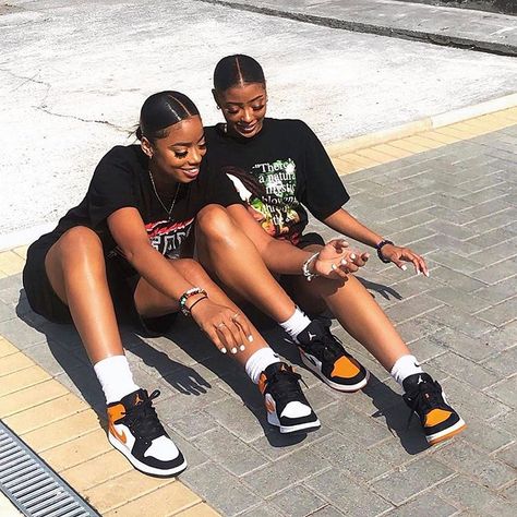 StepCorrectUk on Instagram: “Twinning🧡🇪🇺” Kfc Pictures, Baddie Poses, Bestie Stuff, Friends Picture, Bestie Outfits, Insta Baddie, Squad Outfits, Matching Outfits Best Friend, Best Friend Outfits