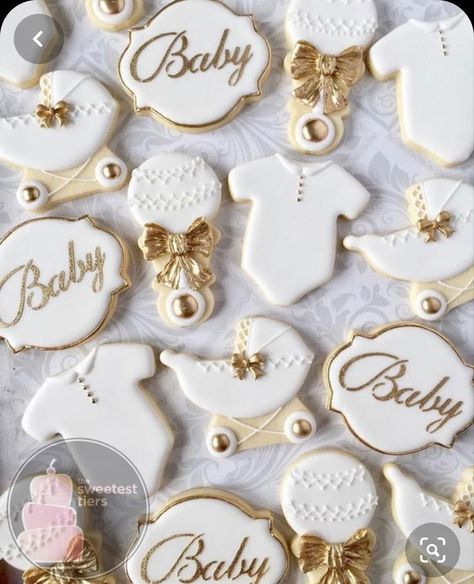 Baby Shower Cookies Neutral, Gold Cookies, Idee Babyshower, Baby Shower Deco, White Baby Showers, Gold Baby Shower, Baby Shower Inspiration, Baby Cookies, Gold Baby Showers