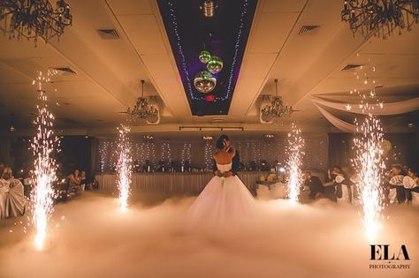 Wedding Fireworks, Couple Dance, Dance Floor Wedding, Ice Ice Baby, On The Dance Floor, Wonderland Wedding, Wedding Goals, Indoor Wedding, Wedding Dance