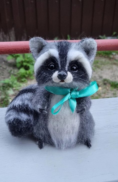 Needle Felted Raccoon Tutorial, Needle Felted Raccoon, Needle Felt Bear, Felted Raccoon, Raccoon Pattern, Felt Templates, Dry Felting, Digital Tutorial, Felting Ideas