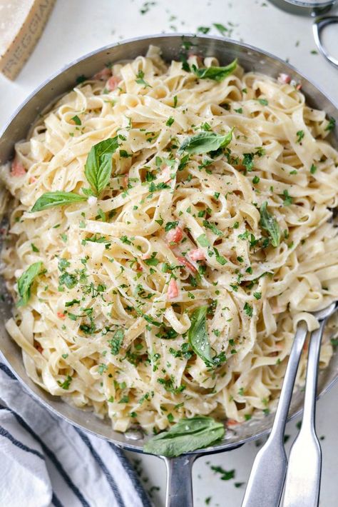 Christmas Fettuccine Christmas Fettuccine Recipe, Christmas Fettuccine, Movie Meals, Pasta Basil, Fettuccini Noodles, Wine Cream Sauce, White Wine Cream Sauce, Fettuccine Recipes, Fettuccine Noodles