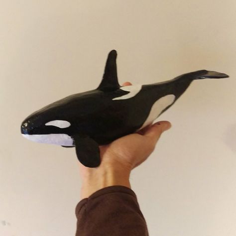 Orca Ceramic Pottery, Clay Crafts Ocean, Whale Clay Sculpture, Paper Mache Ocean Animals, Clay Ocean Animals, Ocean Clay Ideas, Clay Orca, Clay Whale Shark, Clay Sea Animals