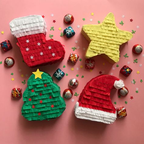 Cute mini pinatas for Christmas! #christmas #pinatas #minipinatas #christmasfavors Mini Pinatas Diy, Mini Christmas Pinata, Diy Mini Pinata, Christmas Pinatas, Pinata Christmas, Pinatas Diy, Mini Pinatas Favors, Christmas Sticking, Christmas Piñatas