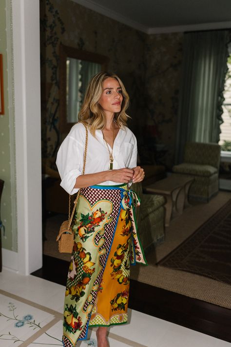 Boho Chic Work Outfit, Italy Outfit Inspo Summer, Julia Berolzheimer Outfits, Spring Blouse Outfit, Resort Outfit Ideas, Waist Scarf, Chic Work Outfit, Julia Berolzheimer, Resort Outfit