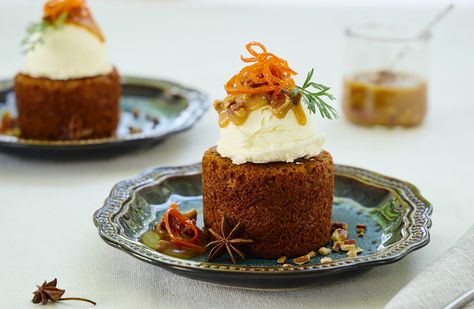 Individual Carrot Cakes Individual Carrot Cake, Carrot Cake Desserts, Pesto Deviled Eggs, Carrot Cake Dessert, Carrot Cake Ingredients, Baby Carrot Recipes, Carrot Cakes, How To Celebrate Hanukkah, Individual Cakes