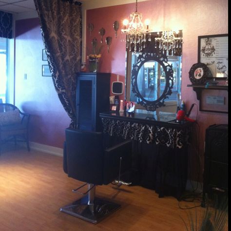 My salon Gothic Hair Salon, Cosmetology Ideas, Makeup Studio Ideas, Rustic Salon, Salon Decorating, Vanity Setup, Velvet Crown, Salon Openings, Hair Room