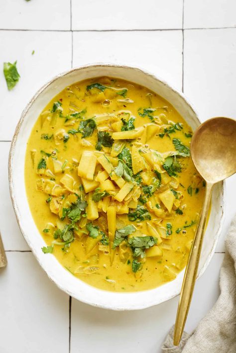 Yellow Curry Potato Soup, Curry Potato Soup, Potato Chowder Soup, Simply Organic Spices, Curry Soup Recipes, Vegan Potato Soup, Creamy Curry, Coconut Curry Soup, Coconut Milk Soup