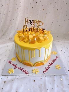 Mango Flavour Cake Design, Pineapple Cake Decoration Design, Birthday Cakes For Husband Romantic, Yellow Colour Cake, Pineapple Cake Decoration, Icing Cake Design, Lunch Cake, Professional Cake Decorating, Simple Cakes