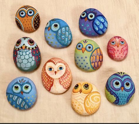 Owl Stone Painting, Owl Painted Rocks, Stone Age Art, Owl Rocks, Garden Rock Art, Diy Rock Art, Painted Rock Animals, Mandala Rock Art, Stone Art Painting