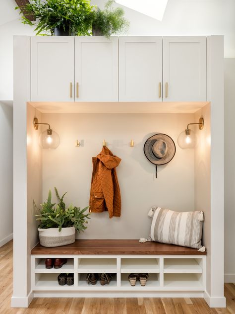 Breath of Fresh Air - Scandinavian - Entrance - Seattle - by Story LLC | Houzz UK Scandinavian Mudroom, Scandinavian Farmhouse Interior, Scandinavian Entryway Ideas, Scandinavian Entryway, Small Mudroom Ideas, Mudroom Remodel, Small Space Nursery, Entry Area, Scandinavian Farmhouse