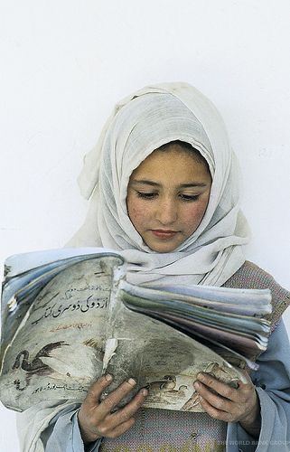 Pakistan People Reading, World Bank, We Are The World, Woman Reading, Charles Bukowski, Reading A Book, Girl Reading, People Of The World, 인물 사진