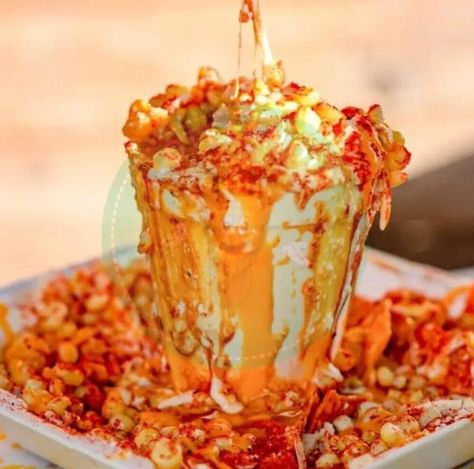 Elote Preparado, Mexican Snacks, Cheese Salad, Hot Meals, Food Obsession, Spicy Recipes, Burritos, Caramel Apples, Chile