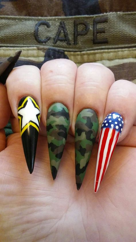 Veteran's Day camo Army stiletto nails Veterans Day Nail Designs, Veterans Day Nails, Camo Nails Acrylic, Army Nails Design, Military Nails, Army Nails, American Flag Nails, Camouflage Nails, Aztec Nails