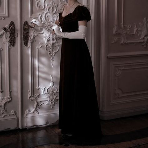 Regency Core Aesthetic Outfits, Regency Era Aesthetic Dark, 1810s Aesthetic, Dark Regency Aesthetic, 1910s Aesthetic, 1810s Dress, Regency Era Aesthetic, Black Victorian Dress, Regency Core