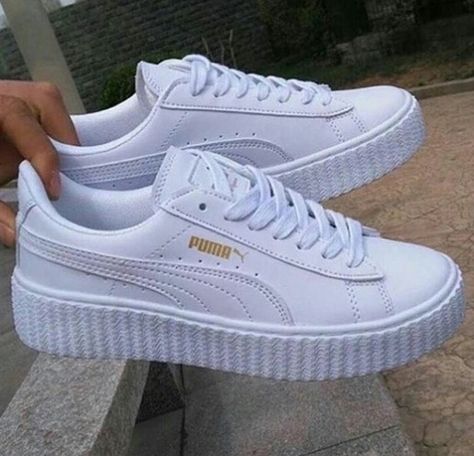 ❁ Pinterest: @0kaii ❁ Puma Women Shoes, Обувь Air Jordan, White Puma Sneakers, Sneaker Trend, Sneaker Outfits, White Puma, Skateboarder, Sneakers Mode, Ținută Casual