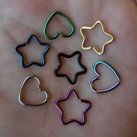 Star Cartilage Piercing, Cool Nose Rings, Cute Septum Rings, Star Piercing, Septum Nose Piercing, Jewlery Earrings, Piercing Inspiration, Jewellery Board, Helix Piercings