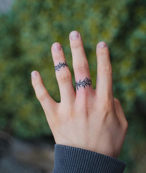 Barbed Wire Ring Tattoo, Men Finger Tattoos, Temple Wallpaper, Body Temple, Simple Hand Tattoos, Thorn Tattoo, Barbed Wire Tattoos, Instagram Ring, Simple Tattoos For Guys