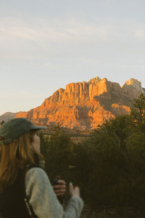 Outdoorsy Photo Ideas, Hiking Film Photography, Zion National Park Aesthetic, Travel Photographer Aesthetic, Mountain Girl Aesthetic, Adventurous Aesthetic, Outdoors Aesthetic, Mountains Camping, Hiking Photos