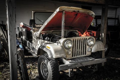 Tips For Rebuilding An Old Jeep, Or Building One From Scratch Jeep Cj7 Mods, Jeep Cj5 Restorations, Jeep Soft Top, Jeep Hacks, Diy Jeep, 2004 Jeep Wrangler, Best Time To Buy, Classic Jeeps, Jeep Mods