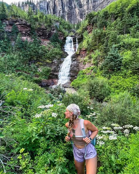 Summer Hiking Outfit Aesthetic, Colorado Vacation Aesthetic, Colorado Camping Aesthetic, Colorado Capsule Wardrobe, Colorado Fits Summer, Colorado Trip Outfits Summer, Garden Of The Gods Colorado Outfit, Hiking Aesthetic Pictures, Colorado Spring Outfit