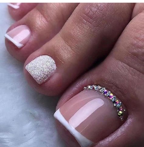 White Toe Design, White French Tip Toe Nails, Toe Nail French Tip, Bridal Toenails, Pedicure Silver, French Tip Toe Nails, Toe Nails Designs, Nails White French Tip, Toenail Care