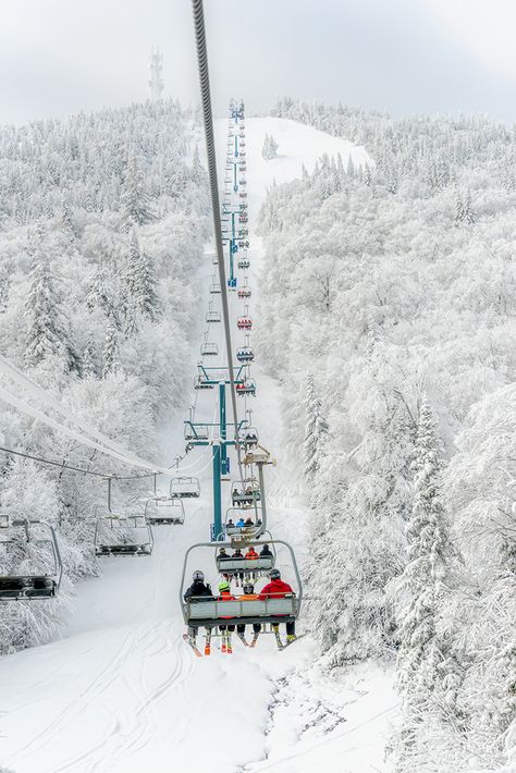 Mont Tremblant ski resort in Quebec (Canada). A paradise for skiing northern Quebec. Mont Tremblant Aesthetic, Mt Tremblant Canada, Mont Tremblant Canada, Ski Vibes, Winter Town, Ski Culture, Canadian Culture, Travel 2024, Mont Tremblant