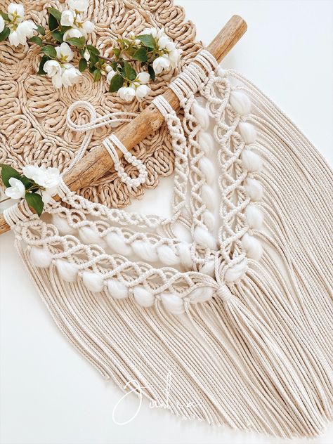 Wall hanging "ALICE" With the greatest care and great attention to detail hand-knotted wall decoration in trendy boho style. Macramé wall hangings can be combined in many ways and blend harmoniously into a wide variety of living styles. The delicate natural tones loosen up every furnishing style and breathe cosiness and warmth into your home. Made of 100% cotton yarn in 4 mm thickness (produced in Germany) and a hand-ground macramé stick. Length: approx. 55 cm Width: approx. 40 cm Pole length: a Macrame Stick, Scandi Interiors, Macrame Tapestry, Macrame Ideas, Living Styles, Trendy Boho, Decoration Wall, Natural Tones, Macrame Wall