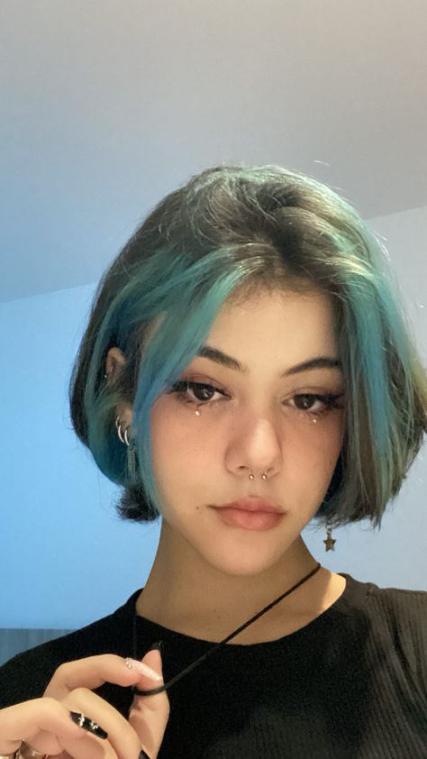 Short Hair Blue Highlights, Pixie Dyed Hair, Light Blue Short Hair, Purple Hair Tips, Short Dyed Hair, Shaved Hair Women, Short Hair Highlights, Dyed Hair Inspiration, Hair Inspiration Short