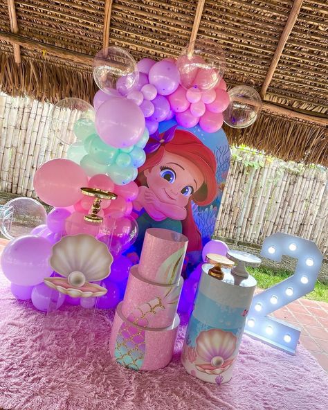 Baby Ariel Birthday Party, Easy Birthday Party Decorations, Ariel Bebe, Ariel Baby, Ariel Birthday Party, Pool Party Favors, Mermaid Birthday Party Decorations, Ariel Birthday, Baby Birthday Decorations