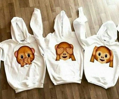 Buzo blanco/ Emoticones de Whatsapp  - Bestfriend Shirts - Ideas of Bestfriend Shirts #bestfriendshirts #bfshirts -   Buzo blanco/ Emoticones de Whatsapp Más Bff Outfits Matching, Best Friend Sweatshirts, Best Friend Hoodies, Lollapalooza Outfit, Best Friend T Shirts, Bff Shirts, Bff Matching, Bestie Outfits, Matching Outfits Best Friend