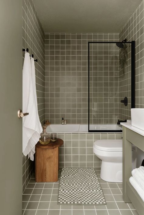 Color Drenching, Modern Traditional Kitchen, Modern Pedestal Sink, Lake Placid Lodge, Craftsman Bathroom, Drop In Tub, Green Tiles, Mosaic Bathroom, Fireclay Tile