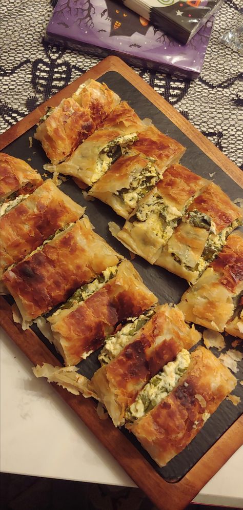 Make-Ahead Spinach Phyllo Roll-Ups from PHILADELPHIA® Phyllo Dough Roll Ups, Philo Dough, Spinach Pies, Cream Cheese Puff Pastry, Phyllo Dough Recipes, Phyllo Recipes, Cream Cheese Roll Up, Cream Cheese Appetizer, Pillsbury Dough