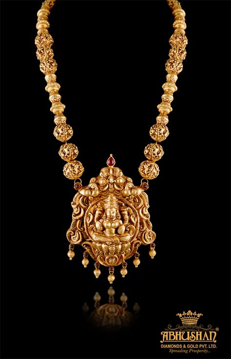 Traditional temple jewellery by Abhushan Jewellers Agra. Abhushan Jewellers, Wedding Lehangas, Dollar Chain, Vummidi Bangaru Jewellers, Gold Mala, Gold Necklace Price, Vaddanam Designs, Rajputi Jewellery, Unique Gold Jewelry Designs