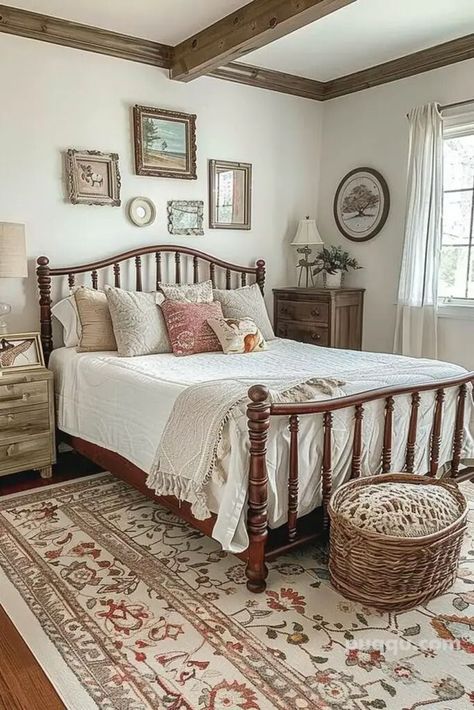 Vintage Farmhouse Bedroom, Cottage Bedroom, Farmhouse Bedroom Decor, Farmhouse Bedroom, Room Inspiration Bedroom, Dream House Decor, Beautiful Bedrooms, Vintage Farmhouse, Bed Room