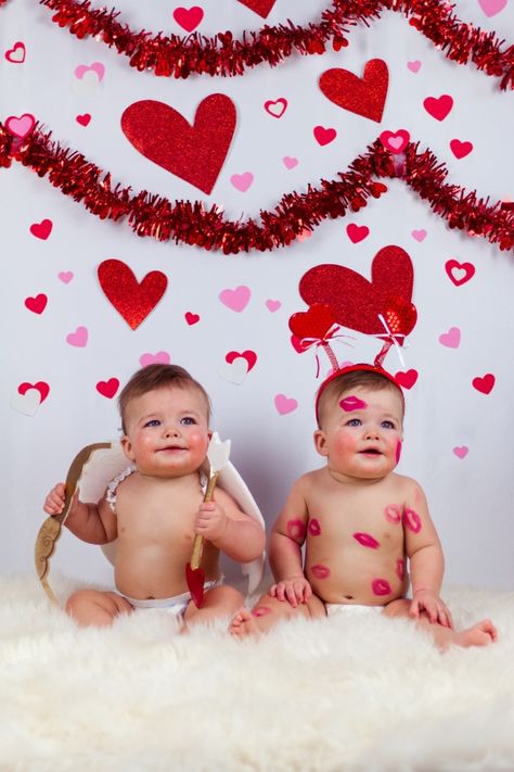 DIY baby Valentine's Day photoshoot! I let you know all the props and give you the tips to make the perfect themed picture! #valentines #DIY #diybaby #diyphotography #valentinesday #babyvalentine #twins #twinphotography #valentine Valentine Themed Photo Shoot, Twins Valentines Day Pictures, Valentines Baby Photoshoot, Picture Valentines, Valentines Baby Photos, Valentines Photos, Valentines Baby, Twin Photography, Valentine Photo Shoot