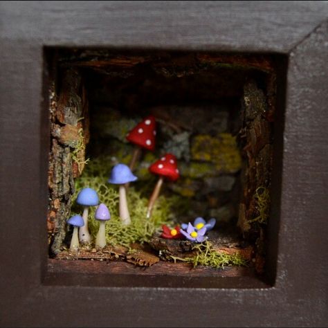 Mushroom shadow box sculpture. Shadow Box Kunst, Bookshelf Art, Mushroom Crafts, Altered Tins, Shadow Box Art, Mushroom Decor, Fairy Garden Diy, Miniature Crafts, Assemblage Art