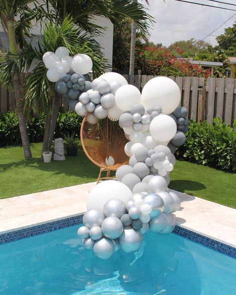 Baby Theme, Shimmer Wall, Pool Party Decorations, Balloon Ideas, Baby Themes, Pool Side, Decorations Party, Masquerade Party, Balloon Decorations Party