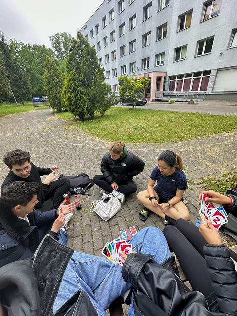 #friends #uno #friendgroup #uni #games #cardgame Playing Uno Aesthetic, Uno With Friends, Uno Aesthetic, Friendgroup Drawing, Play Uno, Big Friends, Bday Party Theme, Draw The Squad, Creative Drawing Prompts