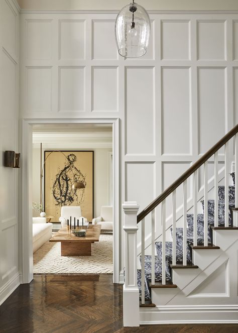 Paint Cabinets White, Pale Wood, Solid Wood Chairs, New York Homes, Interior Design Photos, Style Deco, Coffered Ceiling, Entry Way, Simple Lighting