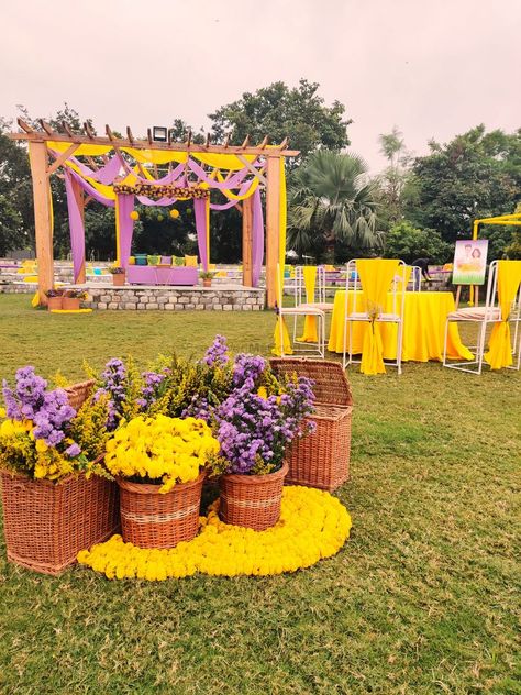 unique mehendi or haldi decor theme in lavender and yellow Yellow Wedding Decorations, Haldi Decoration Ideas, Haldi Ceremony Decorations, Mehendi Decor Ideas, Wedding Planning Decor, Mandap Decor, Wedding Backdrop Decorations, Yellow Theme, Indian Wedding Planning