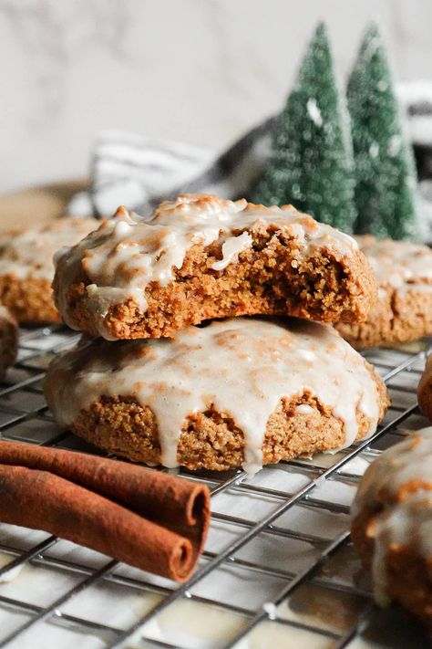 Iced Gingerbread Cookies (Vegan & Gluten-Free) - Boo Boo's Bakery Vegan Ginger Cookies, Healthy Gingerbread Cookies, Best Vegan Cookies, Gluten Free Gingerbread Cookies, Iced Gingerbread, Vegan Gingerbread Cookies, Gluten Free Christmas Cookies, Vegan Christmas Cookies, Chewy Gingerbread Cookies