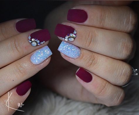 Burgandy and white nails Burgundy And White Wedding Nails, Maroon White Nails, Fall Wedding Nails For Bride Burgundy, Maroon And White Nails Design, White And Burgundy Nails, Maroon And White Nails, Burgundy And White Nails, Red And Gray Nails, Burgundy And Silver Nails