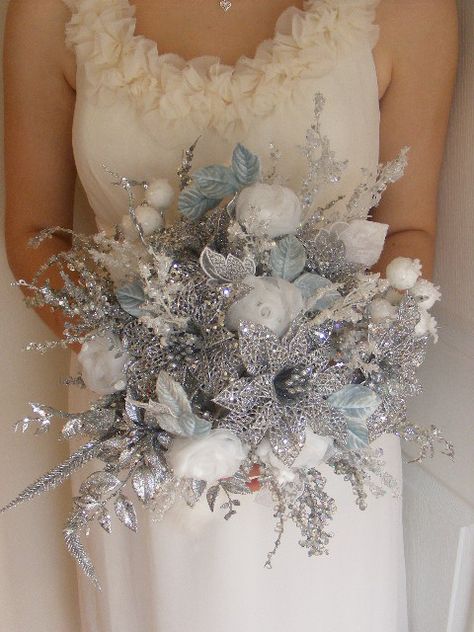 Silver Winter Wedding, Winter Wonderland Wedding Theme, Wonderland Wedding Theme, Winter Wedding Planning, Winter Wedding Ideas, Winter Wedding Bouquet, Silk Bouquet, Wedding Themes Winter, Winter Wedding Inspiration