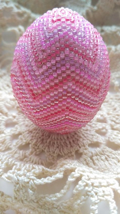 Beaded Eggs, Wooden Easter Eggs, Beaded Decor, Egg Decor, Easter Present, Colorful Eggs, Easter Stuff, Easter Presents, Egg Easter