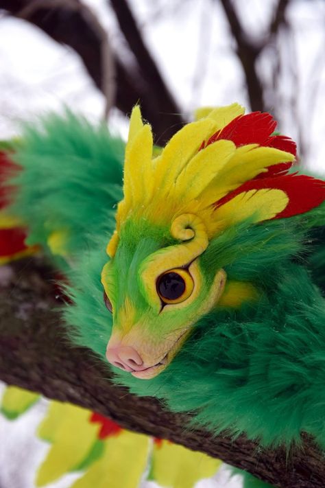 Quetzalcóatl de peluche: lo más tierno que veras hoy • NeoMexicanismos Mayan Art, Aztec Art, Mexican Art, Dragon Art, Gods And Goddesses, Creature Design, Cuteness Overload, Fantasy Creatures, Aliens